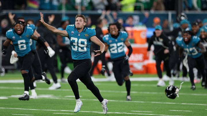 Jacksonville Jaguars kicker Cam Little (39) celebrates with teammates after kicking the game winning field goal to defeat the Philadelphia Eagles at Tottenham Hotspur Stadium. Jacksonville Jaguars kicker Cam Little (39) celebrates with teammates after kicking the game winning field goal to defeat the Philadelphia Eagles at Tottenham Hotspur Stadium.
