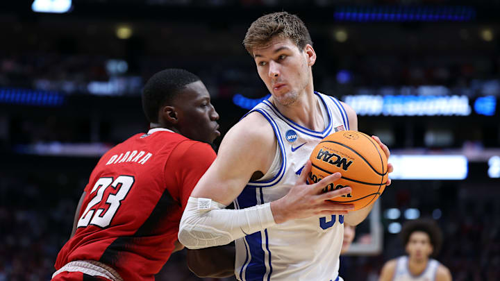 Kyle Filipowski brilló en la universidad de Duke