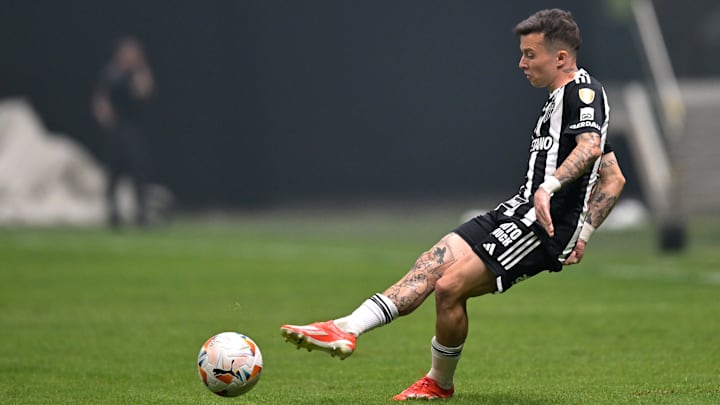 Bernard foi liberado pelo DM e pode voltar a defender o Atlético.