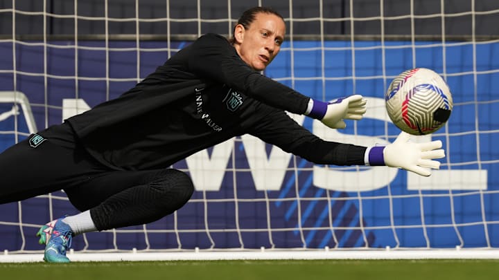 NJ/NY Gotham FC goalkeeper Ann-Katrin Berger (30) warms up before the game between NJ/NY Gotham FC