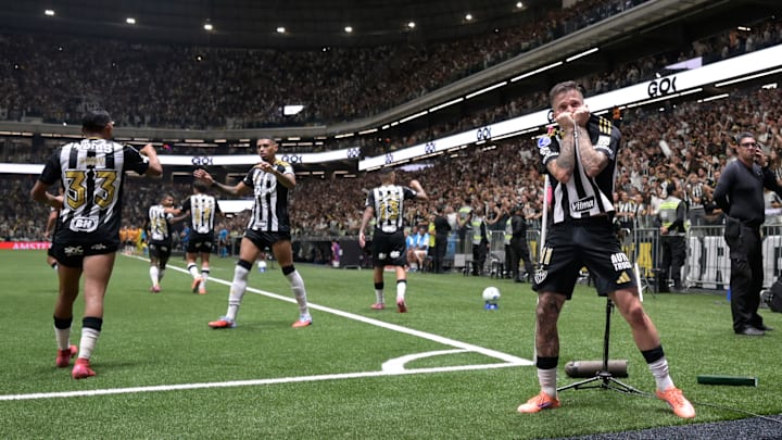 Bernard fez gol de cavadinha ainda no primeiro tempo Bernard fez gol de cavadinha ainda no primeiro tempo