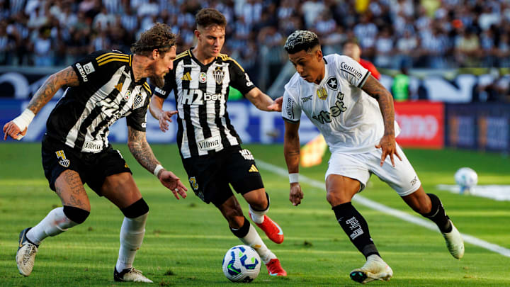 Duelo ocorre no estádio Nilton Santos