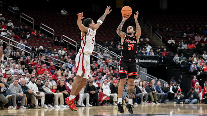 Dec 20, 2025; Newark, New Jersey, USA; Houston Cougars guard Emanuel Sharp (21) shoots the ball while defended by Arkansas Razorbacks guard Darius Acuff Jr. (5) during the second half at Prudential Center. Mandatory Credit: John Jones-Imagn Images