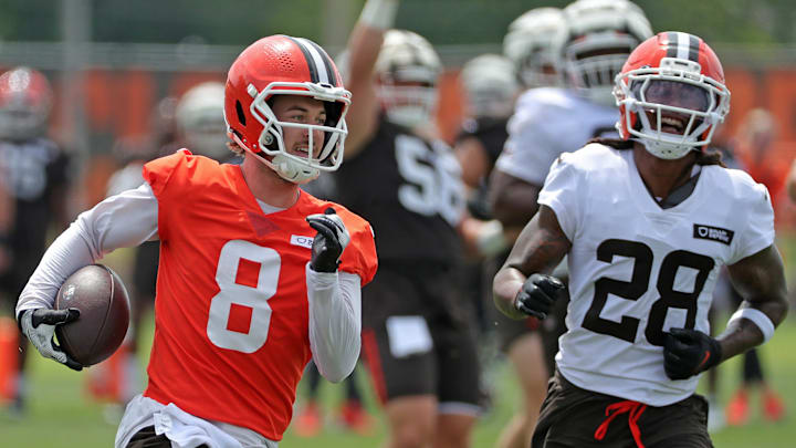 Cleveland Browns quarterback Kenny Pickett (8) runs for a touchdown ahead of safety Rayshawn Jenkins (28) during NFL training camp at CrossCountry Mortgage Campus, Friday, July 25, 2025, in Berea, Ohio.