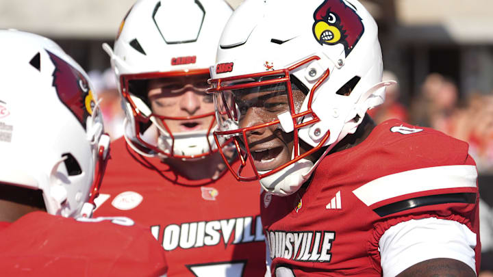 Louisville’s Chris Bell, right, celebrates with Caullin Lacy, left, and Miller Moss after scoring a touchdown against Virginia at L&N Stadium Saturday.
Ocr. 4, 2025 Louisville’s Chris Bell, right, celebrates with Caullin Lacy, left, and Miller Moss after scoring a touchdown against Virginia at L&N Stadium Saturday.
Ocr. 4, 2025
