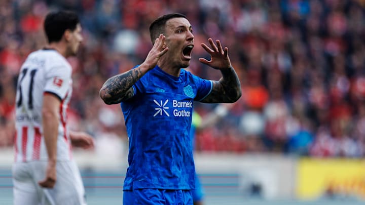 Alejandro Grimaldo war nach dem Unentschieden in Freiburg sichtlich bedient