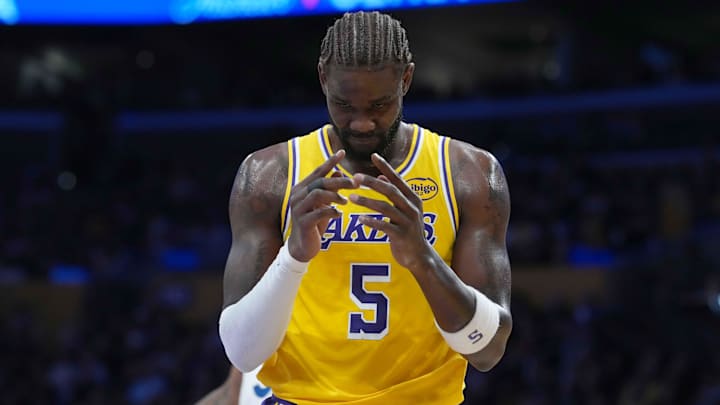 Los Angeles Lakers center Deandre Ayton.