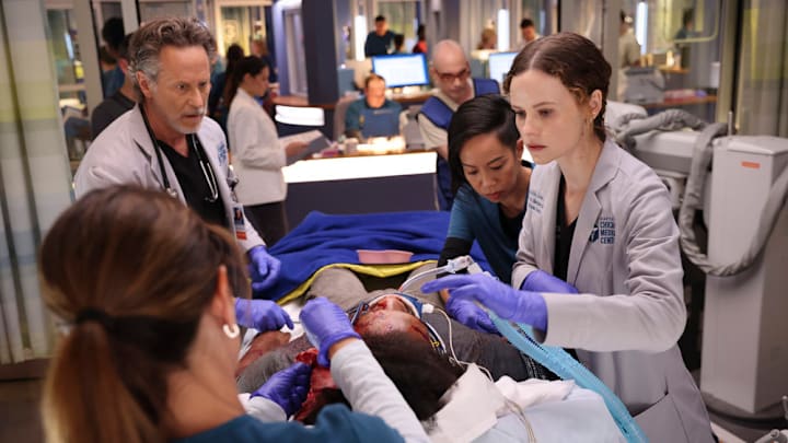CHICAGO MED -- "Forget Me Not" Episode 1006 -- Pictured: (l-r) Steven Weber as Dr. Dean Archer, Sarah Ramos as Dr. Caitlin Lenox -- (Photo by: George Burns Jr/NBC)