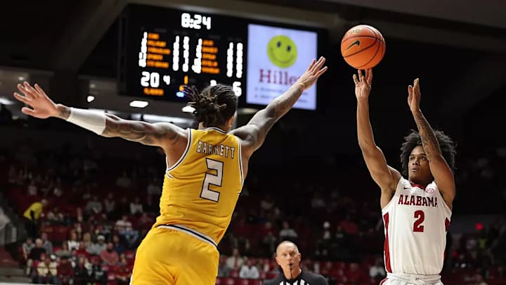 Alabama guard Aden Holloway (2) shoots the ball against Kent State at Coleman Coliseum in Tuscaloosa, AL on Sunday, Dec 22, 2024. Alabama guard Aden Holloway (2) shoots the ball against Kent State at Coleman Coliseum in Tuscaloosa, AL on Sunday, Dec 22, 2024.