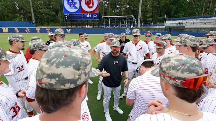Alabama baseball coach Rob Vaughn addresses his team.