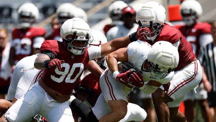8/13/26 MFB Fall Camp practice 8 Scrimmage 1 Alabama Defensive Lineman London Simmons (90) Alabama Tight End Marshall Pritchett (9) Photo by Kent Gidley 8/13/26 MFB Fall Camp practice 8 Scrimmage 1 Alabama Defensive Lineman London Simmons (90) Alabama Tight End Marshall Pritchett (9) Photo by Kent Gidley