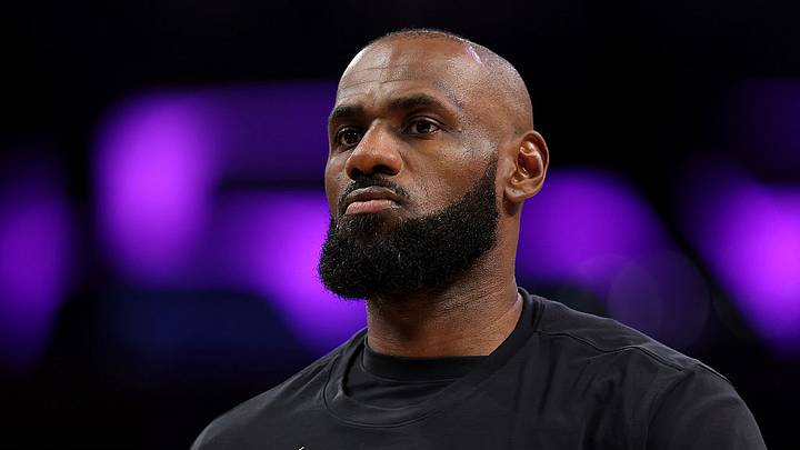 LeBron James podría jugar para Golden State la próxima temporada. LeBron James podría jugar para Golden State la próxima temporada.