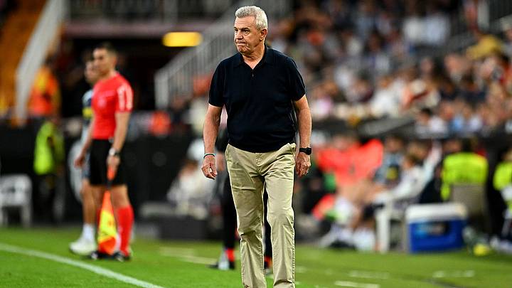 Javier Aguirre, técnico del Valencia CF, en el juego ante el Villarreal. Javier Aguirre, técnico del Valencia CF, en el juego ante el Villarreal.