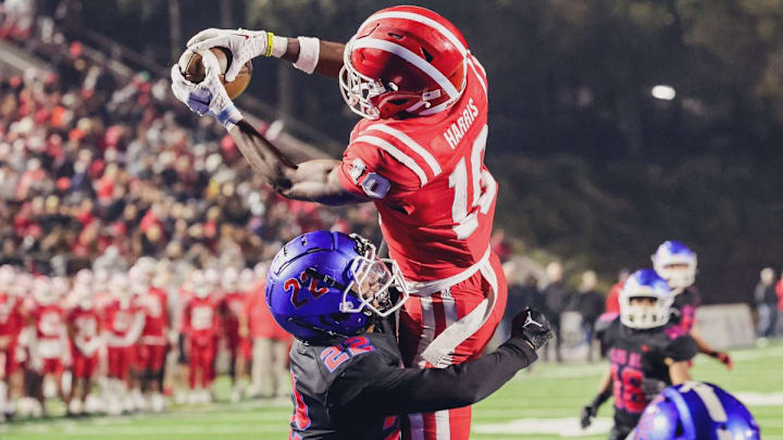 Marcus Harris makes a difficult catch for Mater Dei.