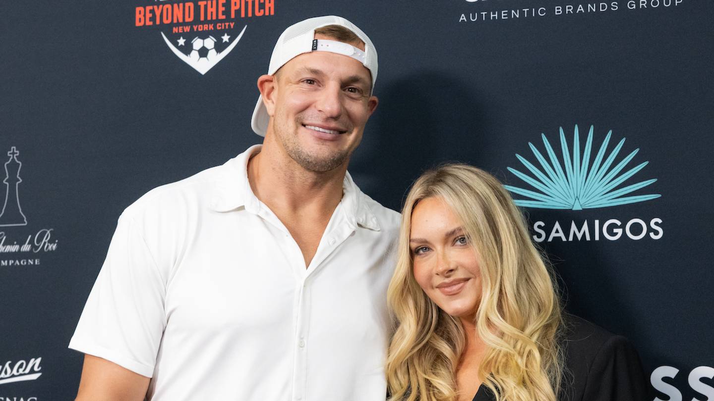 Η Camille Kostek και ο Rob Gronkowski είναι η εικόνα της ευδαιμονίας ενώ κάνουν διακοπές στην Ελλάδα