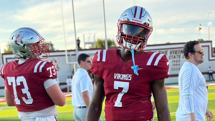 2027 standout Lowndes QB Jayce Johnson before a high school football game
