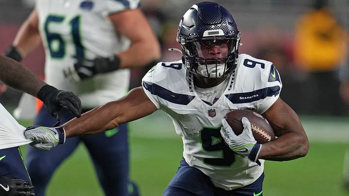 Seattle Seahawks running back Kenneth Walker III (9) rushes the ball against the San Francisco 49ers during the first half at Levi's Stadium. 