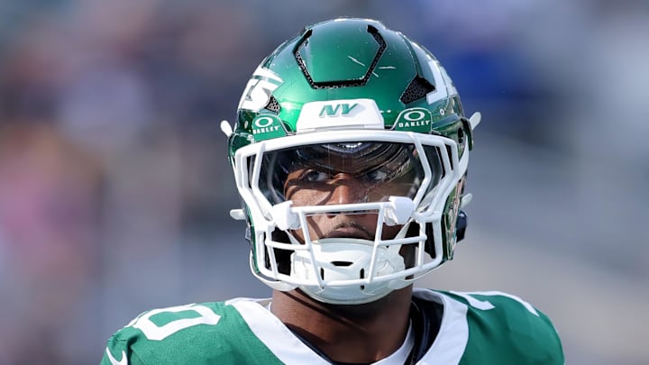 Nov 17, 2024; East Rutherford, New Jersey, USA; New York Jets running back Breece Hall (20) warms up before a game against the Indianapolis Colts at MetLife Stadium. Nov 17, 2024; East Rutherford, New Jersey, USA; New York Jets running back Breece Hall (20) warms up before a game against the Indianapolis Colts at MetLife Stadium.