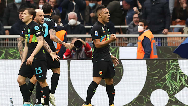 Lautaro esulta dopo il gol del momentaneo pareggio