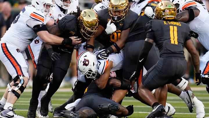 Auburn's offensive line may meet its match with Baylor's defensive line Auburn's offensive line may meet its match with Baylor's defensive line