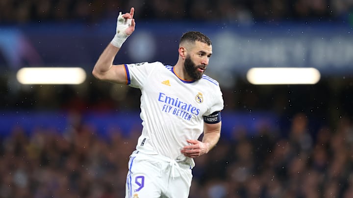 Real Madrid anuncia saída de Benzema, que deixa o clube após 14 temporadas.