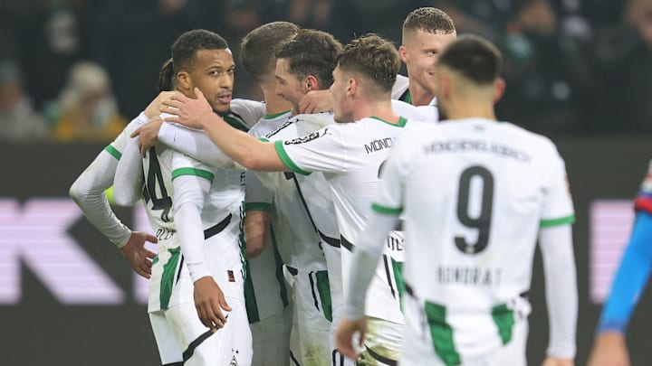 Borussia Mönchengladbach v Holstein Kiel