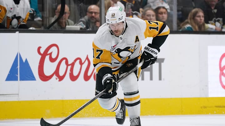 Jan 27, 2025; San Jose, California, USA;  Pittsburgh Penguins right winger Bryan Rust (17) advances the puck during the third period against the San Jose Sharks at SAP Center at San Jose. Mandatory Credit: David Gonzales-Imagn Images