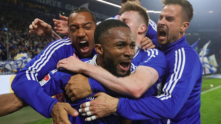 FC Schalke 04 bereitet sich auf die neue Saison vor FC Schalke 04 bereitet sich auf die neue Saison vor