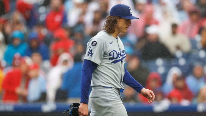Tyler Glasnow walks off the mound after struggling for the Los Angeles Dodgers during a start in 2025.