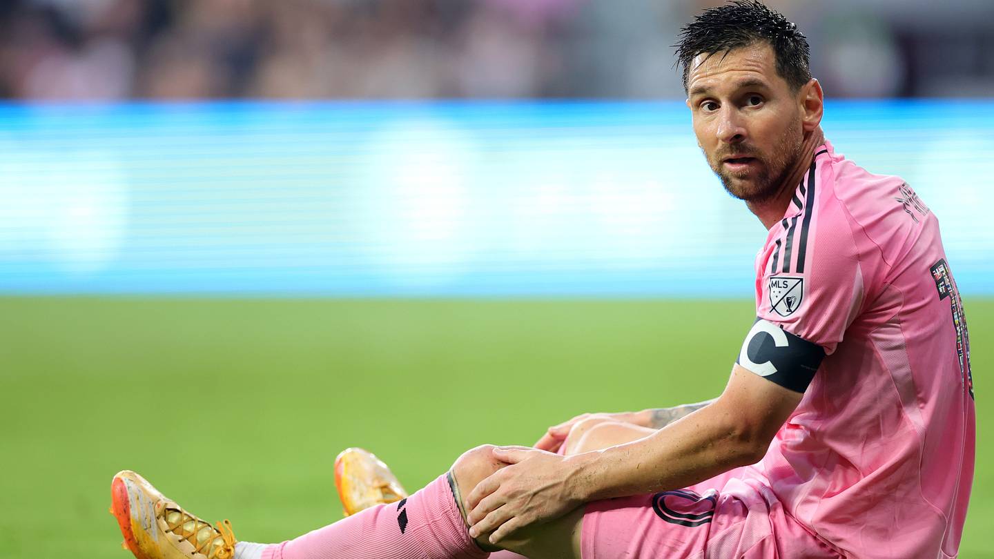 Lionel Messi Suffers Worrying Injury 18 Days From World Cup