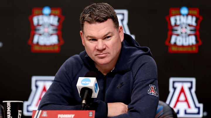 Arizona Wildcats head coach Tommy Lloyd
