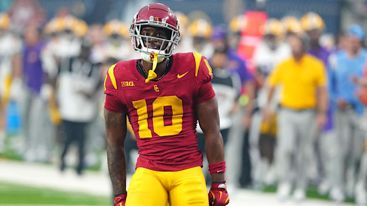 Southern California Trojans wide receiver Kyron Hudson (10)