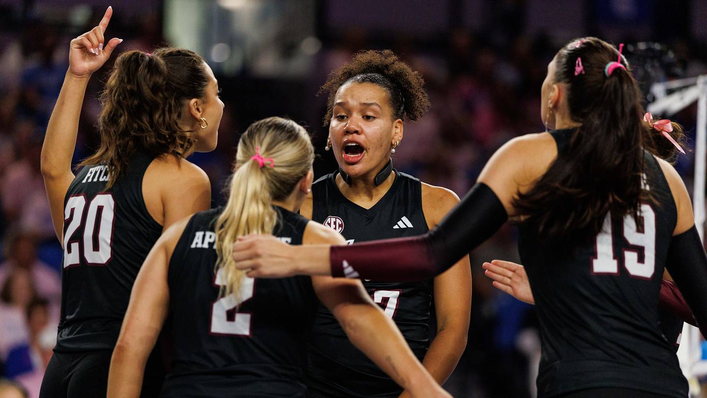 No. 6 Tennessee volleyball falls 3-1 at No. 17 Texas A&M