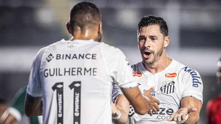 Juntos, Guilherme e Giuliano participaram de 38 gols do Santos em 2024