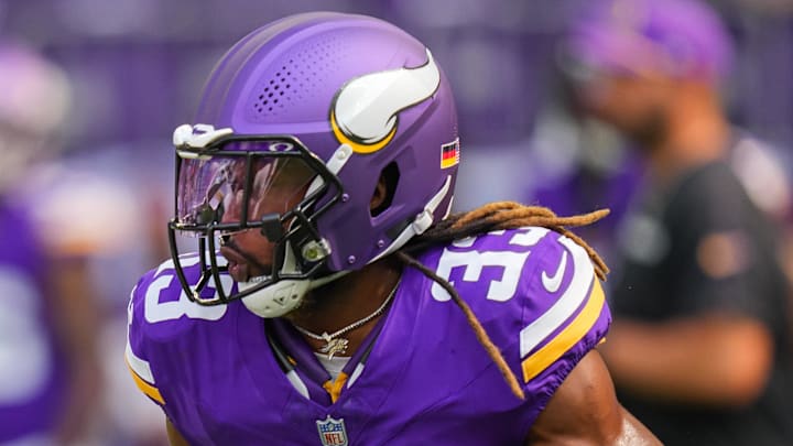 Sep 15, 2024; Minneapolis, Minnesota, USA; Minnesota Vikings running back Aaron Jones (33) warms up before the game against the San Francisco 49ers at U.S. Bank Stadium. Sep 15, 2024; Minneapolis, Minnesota, USA; Minnesota Vikings running back Aaron Jones (33) warms up before the game against the San Francisco 49ers at U.S. Bank Stadium.