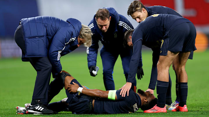 Jogador ficará longo tempo afastado dos gramados