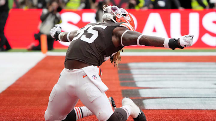 Oct 5, 2025; Tottenham, United Kingdom; Cleveland Browns tight end David Njoku (85) celebrates after scoring a touchdown against the Minnesota Vikings during the third quarter of an NFL International Series game at Tottenham Hotspur Stadium. Mandatory Credit: Kirby Lee-Imagn Images