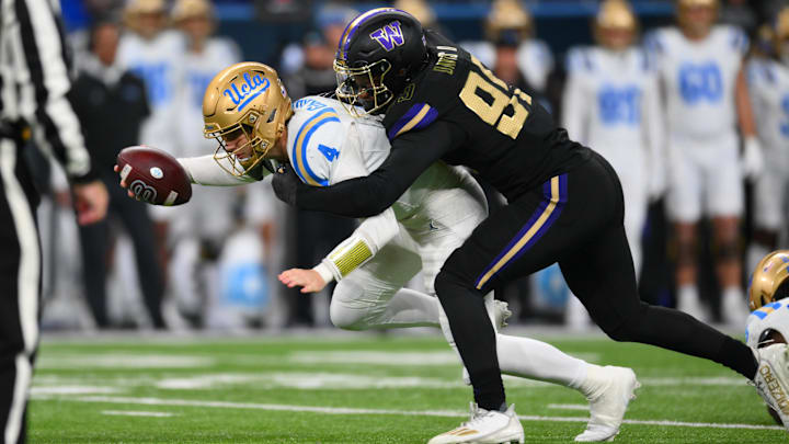 Huskies edge rusher Russell Davis II sacks UCLA quarterback Ethan Garbers.