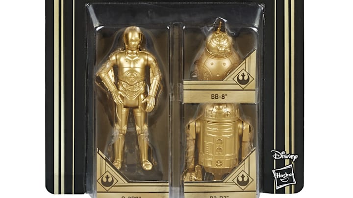 Kids and collectors alike can imagine the biggest battles and missions in the STAR WARS Galaxy with figures from the STAR WARS SKYWALKER SAGA collection! Commemorating the STAR WARS SKYWALKER SAGA, this series of figures includes iconic characters from the full SKYWALKER SAGA in action figure 2-packs, including HAN SOLO & LEIA, LUKE SKYWALKER & CHEWBACCA, DARTH MAUL & YODA, MACE WINDU & JANGO FETT, and more! Each figure has been treated with a gold finish to stand out in any STAR