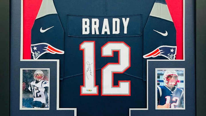 New England Patriots Tom Brady Signed Autographed Jersey Framed