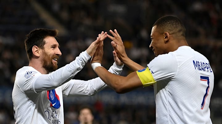Le Paris Saint-Germain est officiellement champion de France pour la 11e fois de son histoire. Le Paris Saint-Germain est officiellement champion de France pour la 11e fois de son histoire.