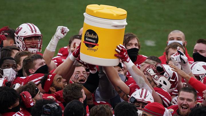 Wisconsin Badgers hold up the Dukes Cooler after beating Wake Forest at Bank of America Stadium. Wisconsin Badgers hold up the Dukes Cooler after beating Wake Forest at Bank of America Stadium.