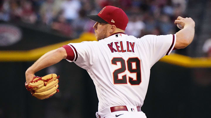 Arizona Diamondbacks' Merrill Kelly (29) pitches against the Padres at Chase Field on April 8, 2022.