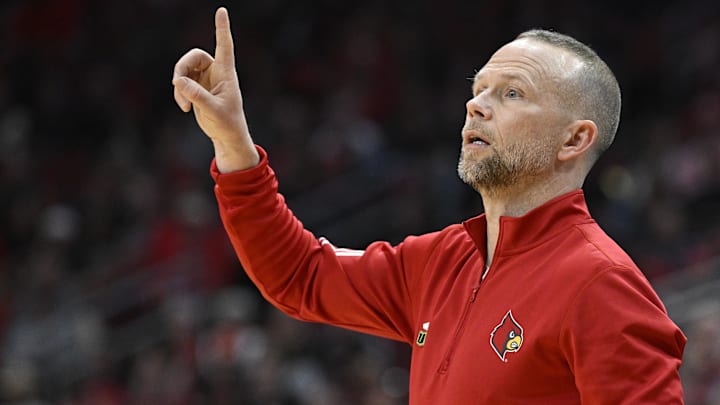 Louisville Cardinals head coach Pat Kelsey