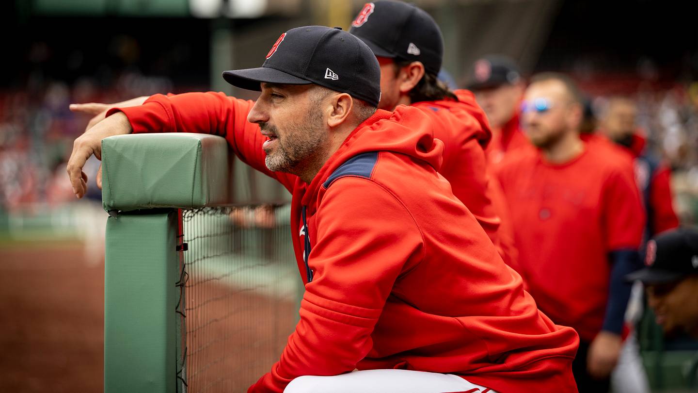 Phillies hiring former Red Sox hitting coach feels like a transparent message to Alex Cora