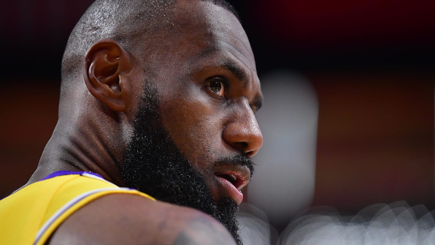 Former Lakers Center Announces Decision About NBA Career