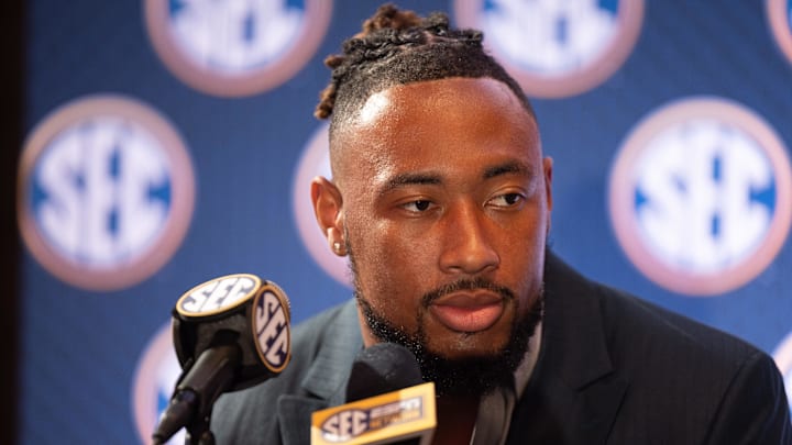 South Carolina football linebacker Debo Williams