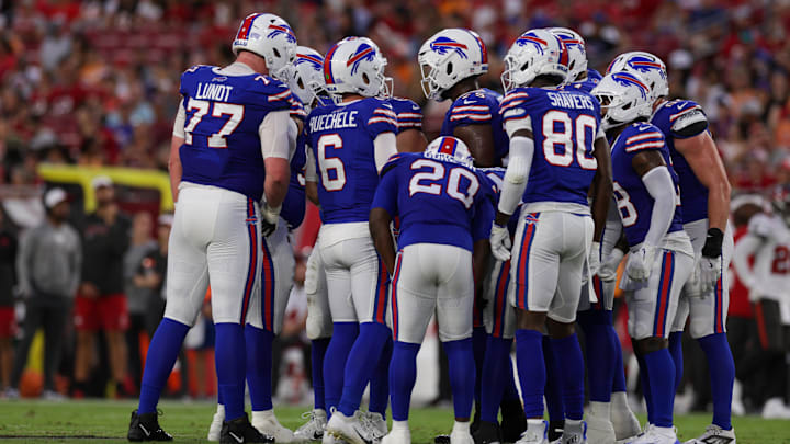 Buffalo Bills QB Shane Buechele leads a huddle against the Tampa Bay Buccaneers in the first quarter at Raymond James Stadium.