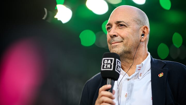 Fernando Carro am DAZN-MIkrofon