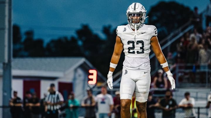 Isala Wiley-Ava has the UW among his final choices. Isala Wiley-Ava has the UW among his final choices.